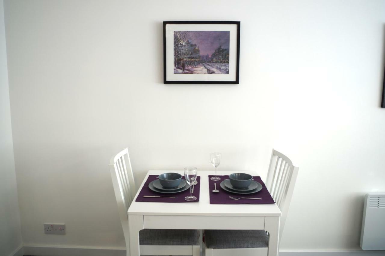 Perth Holiday Lets Apartment ภายนอก รูปภาพ